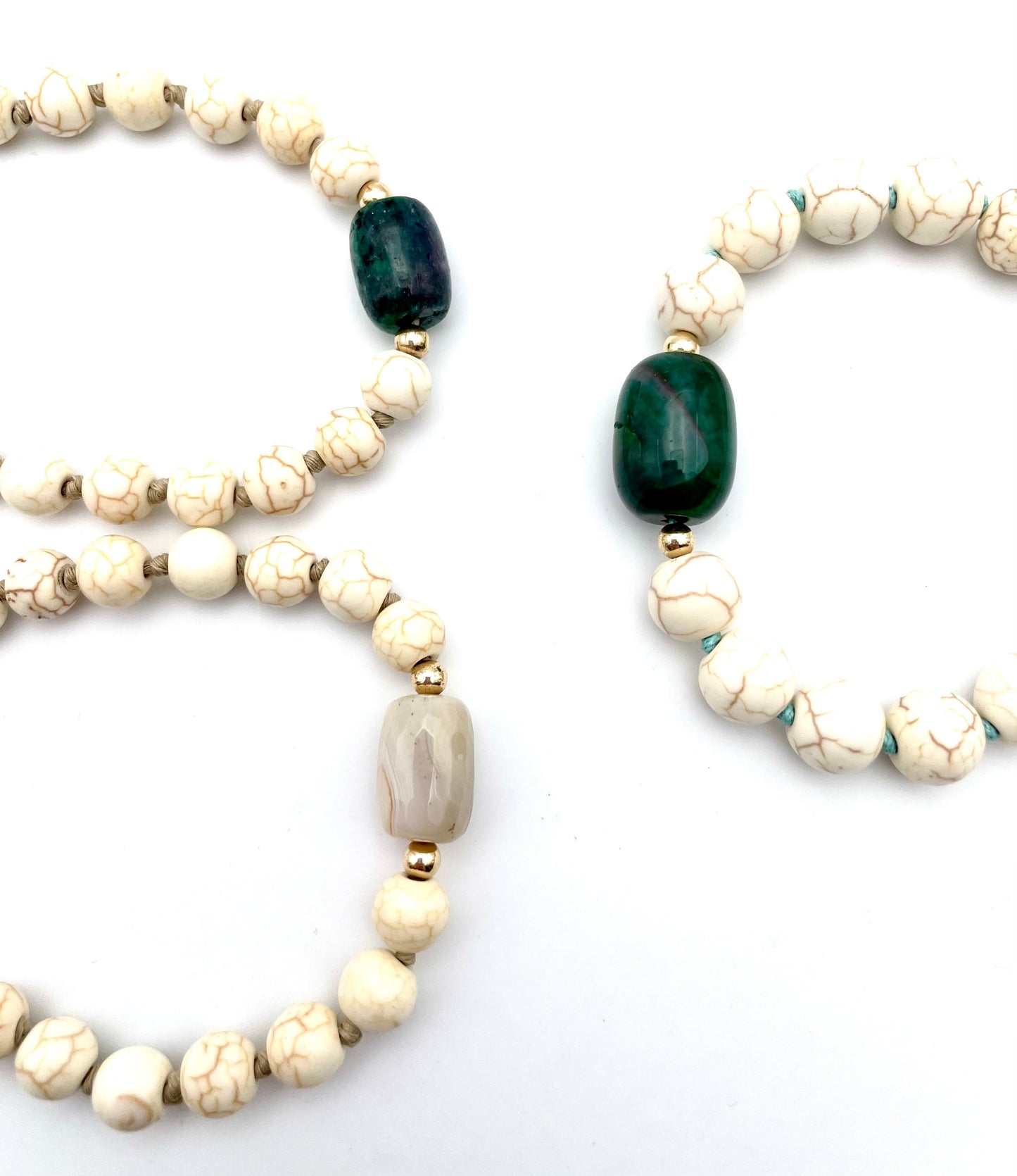 ADAM Howlite blanche